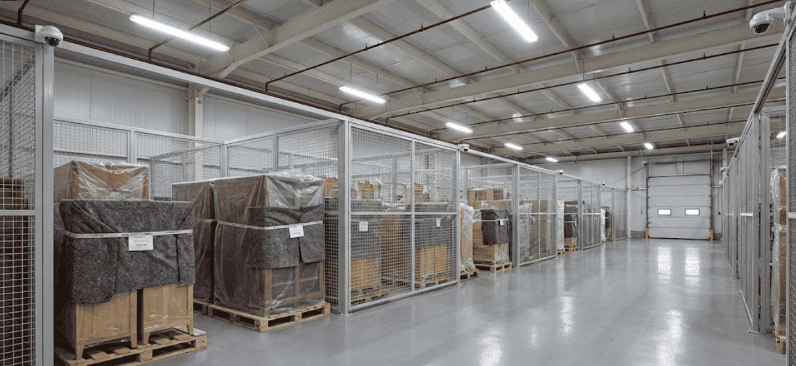 تخزين الأثاث في مستودعات آمنة